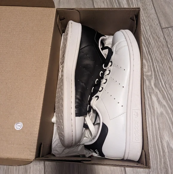 Adidas Cruella DeVil shoes - Picture 6 of 14